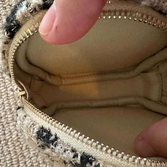 Chanel tweed pouch - Picture 6 of 8